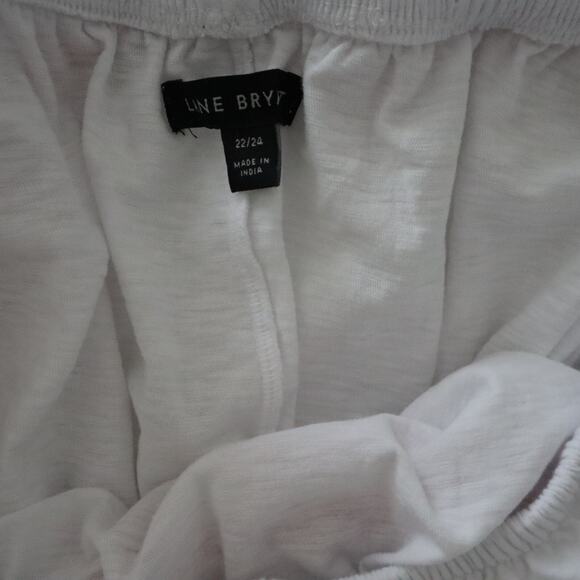 Lane Bryant White & Red Embroidered Ruffle Trim Off Shoulder Blouse Size 22/24 - Picture 4 of 4